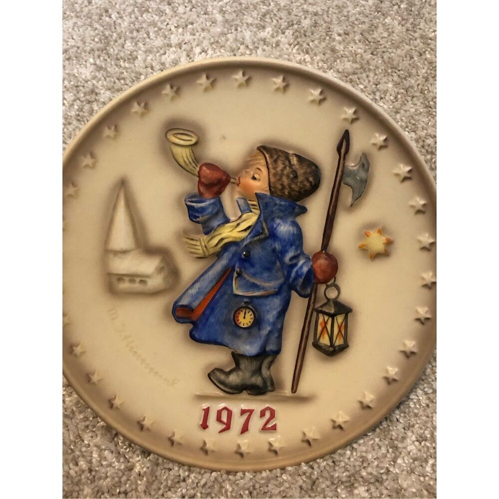 W. Goebel-Porzellanfabrik Hand Painted M.J. Hummel 2nd Annual Plate 1972 Vintage